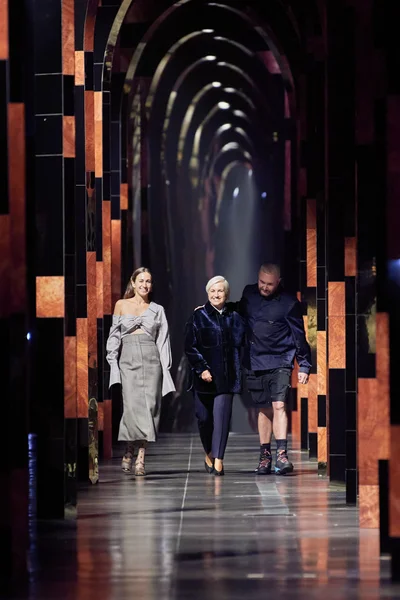Look 50